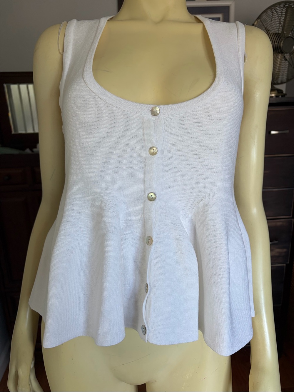 Zara Women’s White Scoop Neck Button-Front Tank Top/ Size Medium